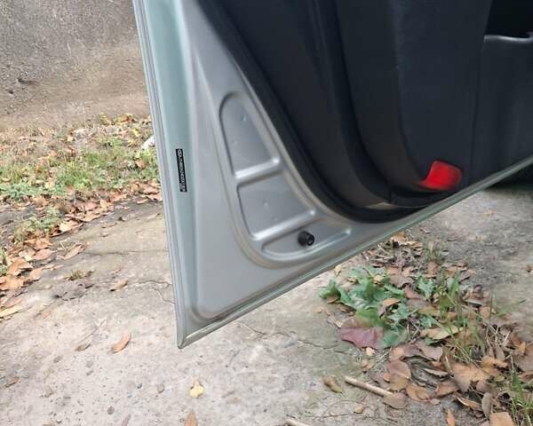 Серый Лексус ИС, объемом двигателя 2.23 л и пробегом 356 тыс. км за 7500 $, фото 6 на Automoto.ua