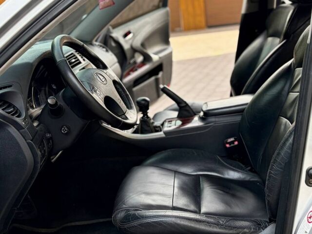 Сірий Лексус ІС, об'ємом двигуна 2.2 л та пробігом 250 тис. км за 6300 $, фото 17 на Automoto.ua