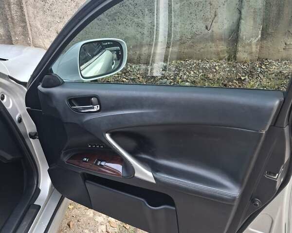 Серый Лексус ИС, объемом двигателя 2.23 л и пробегом 356 тыс. км за 7500 $, фото 10 на Automoto.ua