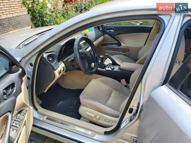 Сірий Лексус ІС, об'ємом двигуна 2.23 л та пробігом 235 тис. км за 6600 $, фото 12 на Automoto.ua