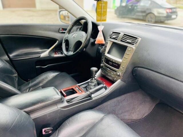 Сірий Лексус ІС, об'ємом двигуна 2.2 л та пробігом 290 тис. км за 4500 $, фото 6 на Automoto.ua