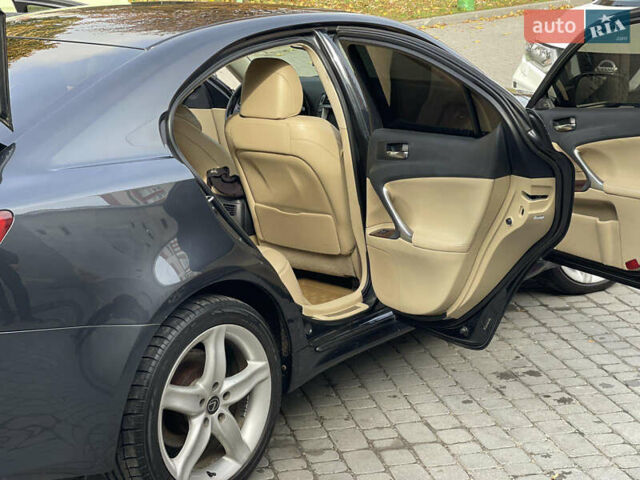 Серый Лексус ИС, объемом двигателя 2.2 л и пробегом 252 тыс. км за 6700 $, фото 30 на Automoto.ua