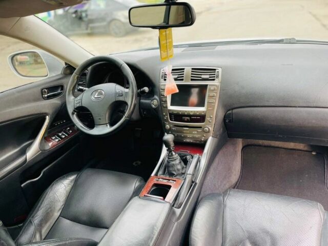 Сірий Лексус ІС, об'ємом двигуна 2.2 л та пробігом 290 тис. км за 4500 $, фото 7 на Automoto.ua