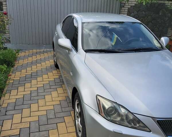 Сірий Лексус ІС, об'ємом двигуна 2.23 л та пробігом 235 тис. км за 6600 $, фото 2 на Automoto.ua