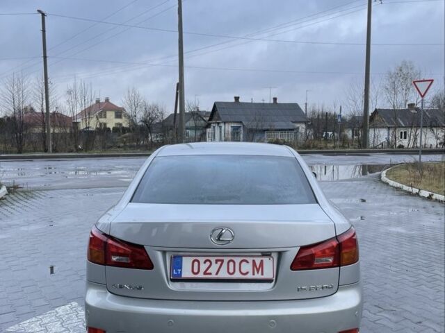Сірий Лексус ІС, об'ємом двигуна 2.2 л та пробігом 361 тис. км за 4600 $, фото 7 на Automoto.ua