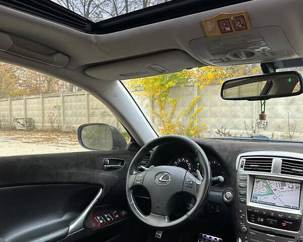 Серый Лексус ИС, объемом двигателя 2.5 л и пробегом 199 тыс. км за 7700 $, фото 7 на Automoto.ua