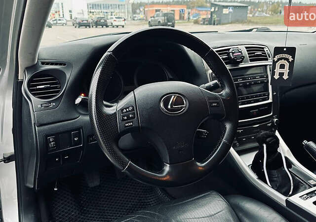 Сірий Лексус ІС, об'ємом двигуна 2.23 л та пробігом 334 тис. км за 6000 $, фото 33 на Automoto.ua