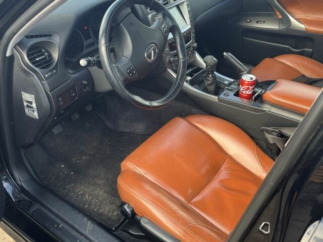 Серый Лексус ИС, объемом двигателя 2.2 л и пробегом 300 тыс. км за 5000 $, фото 2 на Automoto.ua