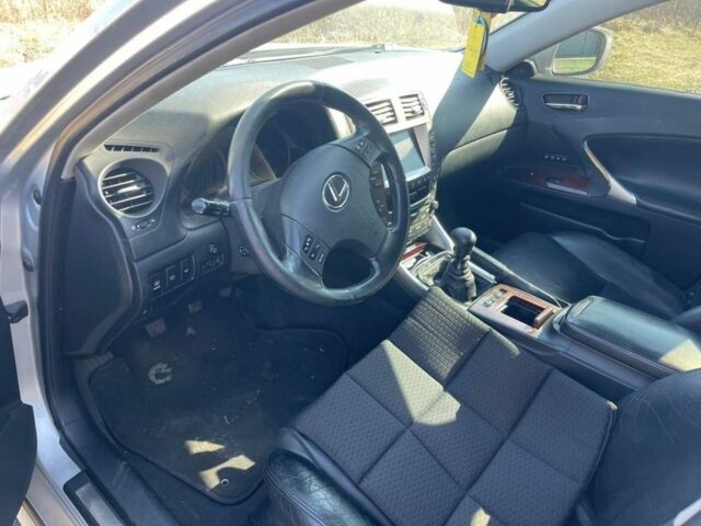 Сірий Лексус ІС, об'ємом двигуна 2.2 л та пробігом 290 тис. км за 4500 $, фото 5 на Automoto.ua