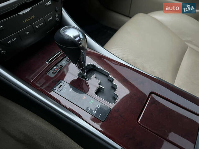 Серый Лексус ИС, объемом двигателя 2.5 л и пробегом 165 тыс. км за 9499 $, фото 31 на Automoto.ua