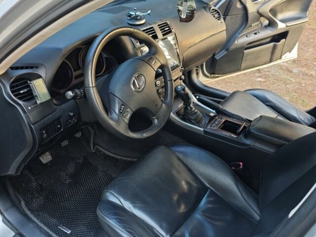 Сірий Лексус ІС, об'ємом двигуна 2.2 л та пробігом 230 тис. км за 8500 $, фото 3 на Automoto.ua