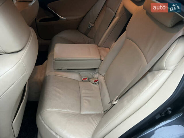 Серый Лексус ИС, объемом двигателя 2.5 л и пробегом 165 тыс. км за 9499 $, фото 18 на Automoto.ua