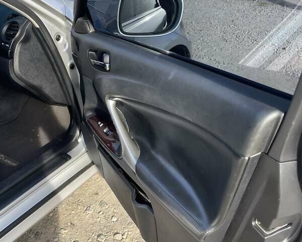 Серый Лексус ИС, объемом двигателя 2.5 л и пробегом 199 тыс. км за 11000 $, фото 7 на Automoto.ua