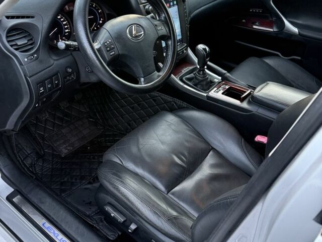 Серый Лексус ИС, объемом двигателя 2.2 л и пробегом 314 тыс. км за 4790 $, фото 9 на Automoto.ua