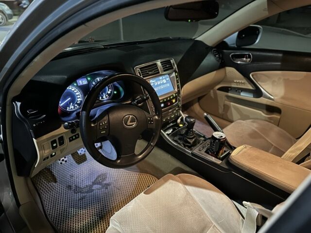 Сірий Лексус ІС, об'ємом двигуна 2.2 л та пробігом 230 тис. км за 7700 $, фото 7 на Automoto.ua