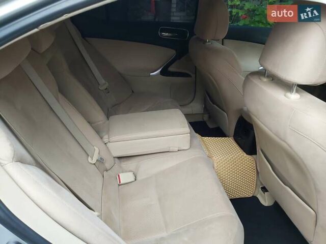 Сірий Лексус ІС, об'ємом двигуна 2.23 л та пробігом 235 тис. км за 6600 $, фото 6 на Automoto.ua