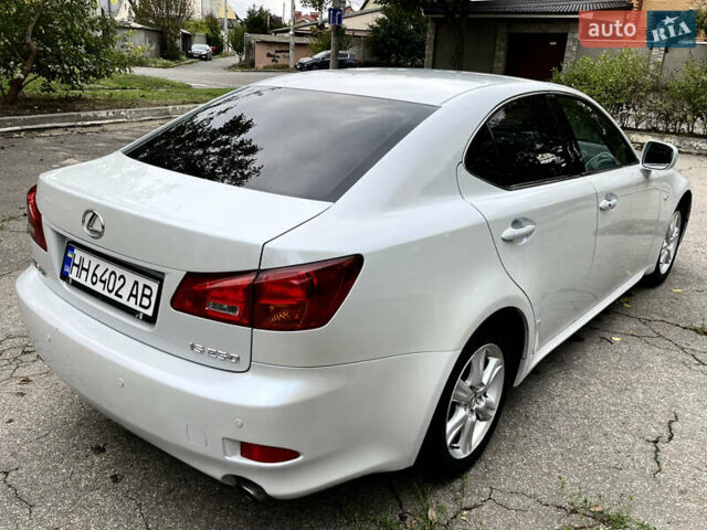 Серый Лексус ИС, объемом двигателя 2.5 л и пробегом 205 тыс. км за 8800 $, фото 6 на Automoto.ua