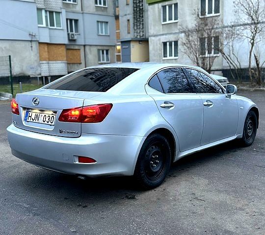 Серый Лексус ИС, объемом двигателя 2.2 л и пробегом 234 тыс. км за 3700 $, фото 2 на Automoto.ua