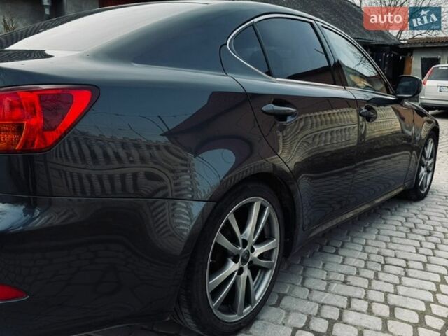 Сірий Лексус ІС, об'ємом двигуна 2.5 л та пробігом 256 тис. км за 8900 $, фото 3 на Automoto.ua