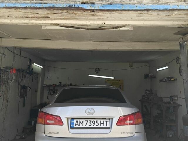 Сірий Лексус ІС, об'ємом двигуна 2.5 л та пробігом 256 тис. км за 7400 $, фото 2 на Automoto.ua
