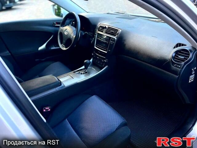 Серый Лексус ИС, объемом двигателя 2.5 л и пробегом 25600 тыс. км за 7200 $, фото 11 на Automoto.ua