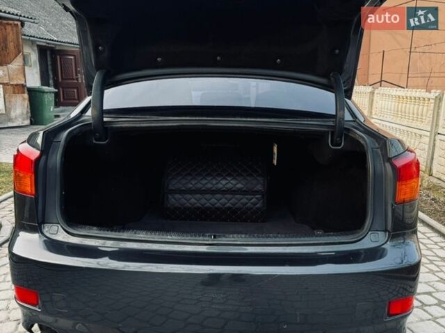 Сірий Лексус ІС, об'ємом двигуна 2.5 л та пробігом 256 тис. км за 8900 $, фото 6 на Automoto.ua