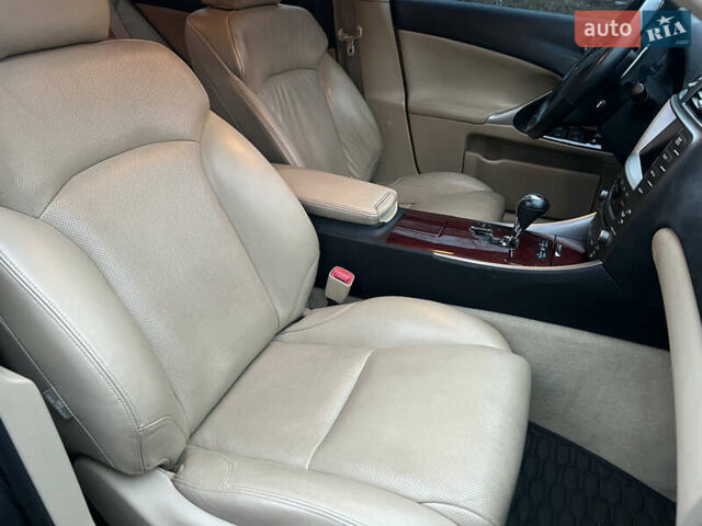 Серый Лексус ИС, объемом двигателя 2.5 л и пробегом 165 тыс. км за 9499 $, фото 23 на Automoto.ua