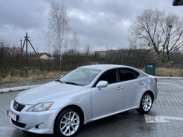 Сірий Лексус ІС, об'ємом двигуна 2.2 л та пробігом 361 тис. км за 4600 $, фото 11 на Automoto.ua
