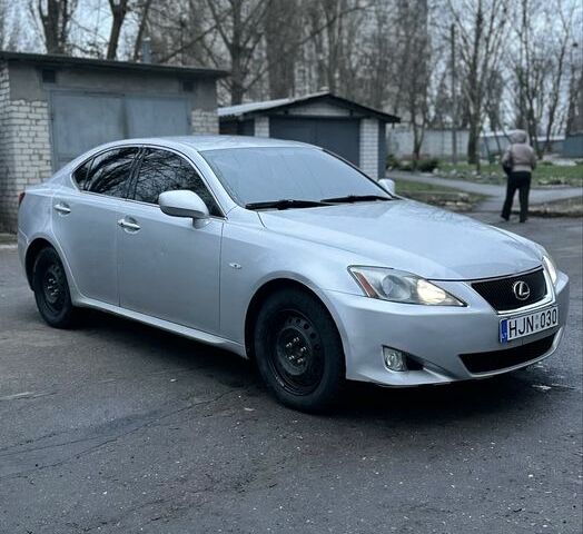 Серый Лексус ИС, объемом двигателя 2.2 л и пробегом 234 тыс. км за 4500 $, фото 1 на Automoto.ua