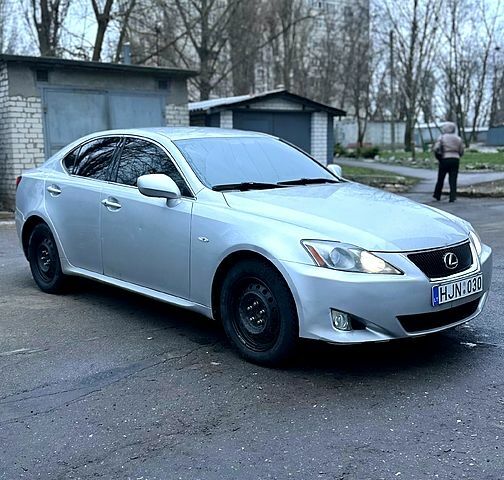 Серый Лексус ИС, объемом двигателя 2.2 л и пробегом 234 тыс. км за 3700 $, фото 1 на Automoto.ua