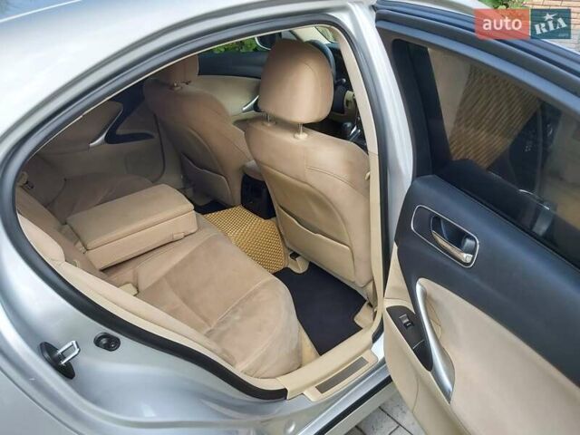 Сірий Лексус ІС, об'ємом двигуна 2.23 л та пробігом 235 тис. км за 6600 $, фото 5 на Automoto.ua