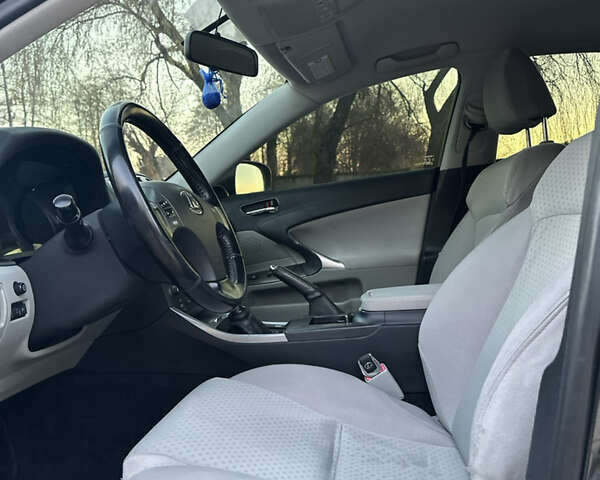 Серый Лексус ИС, объемом двигателя 2.23 л и пробегом 350 тыс. км за 6300 $, фото 10 на Automoto.ua