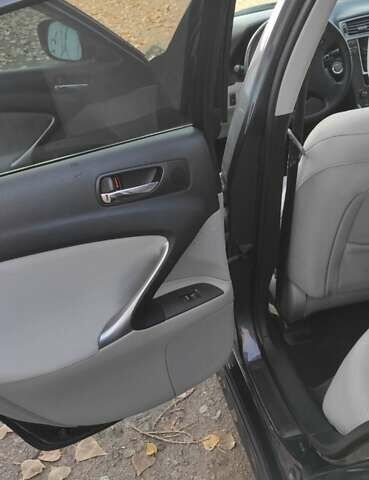 Сірий Лексус ІС, об'ємом двигуна 2.2 л та пробігом 290 тис. км за 9000 $, фото 16 на Automoto.ua