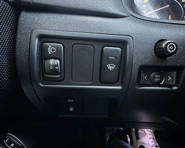 Серый Лексус ИС, объемом двигателя 2.23 л и пробегом 300 тыс. км за 4000 $, фото 17 на Automoto.ua