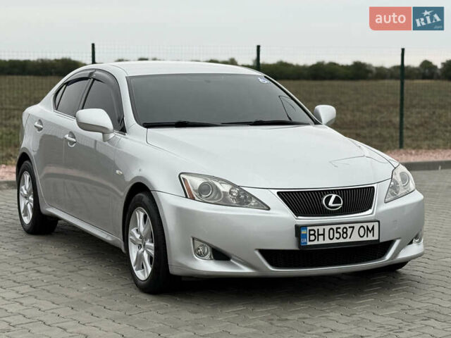Серый Лексус ИС, объемом двигателя 2.5 л и пробегом 200 тыс. км за 8000 $, фото 2 на Automoto.ua