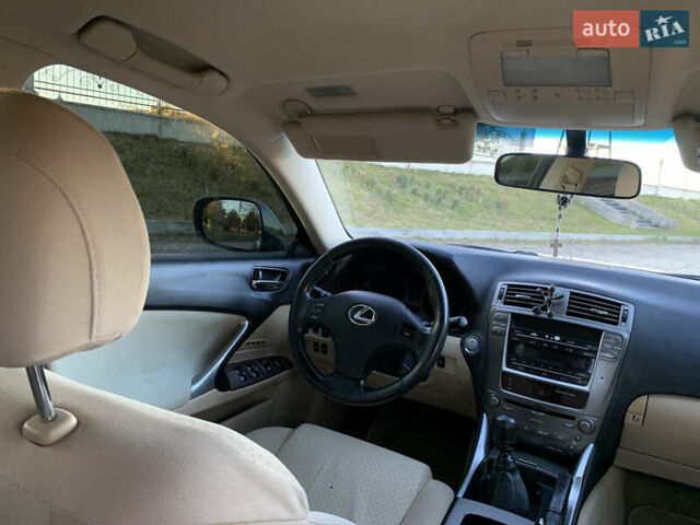 Сірий Лексус ІС, об'ємом двигуна 2.23 л та пробігом 320 тис. км за 7500 $, фото 31 на Automoto.ua
