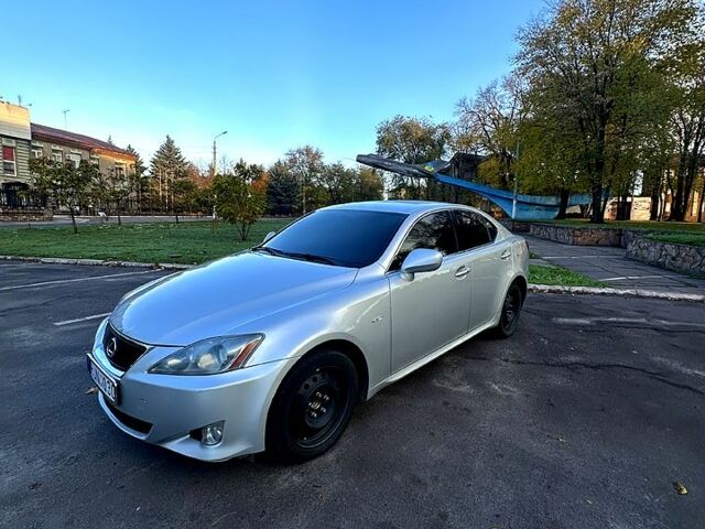 Серый Лексус ИС, объемом двигателя 2.2 л и пробегом 300 тыс. км за 3850 $, фото 1 на Automoto.ua