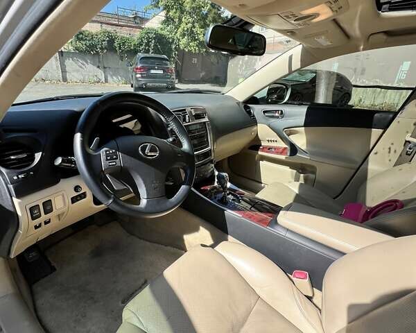 Серый Лексус ИС, объемом двигателя 3 л и пробегом 145 тыс. км за 11200 $, фото 2 на Automoto.ua