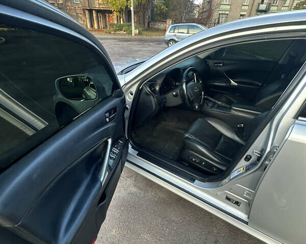 Серый Лексус ИС, объемом двигателя 2.23 л и пробегом 300 тыс. км за 4000 $, фото 14 на Automoto.ua