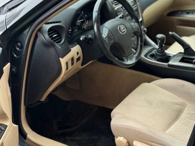 Сірий Лексус ІС, об'ємом двигуна 2.2 л та пробігом 250 тис. км за 3700 $, фото 15 на Automoto.ua