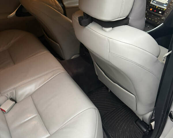 Серый Лексус ИС, объемом двигателя 2.5 л и пробегом 230 тыс. км за 9700 $, фото 11 на Automoto.ua