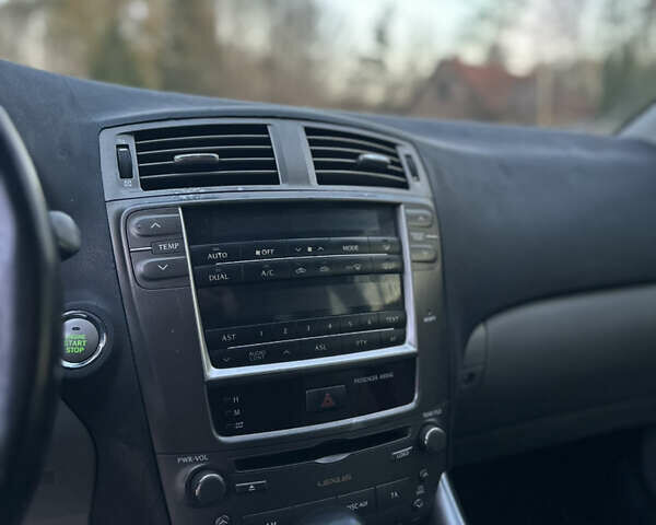 Серый Лексус ИС, объемом двигателя 2.23 л и пробегом 350 тыс. км за 6300 $, фото 1 на Automoto.ua