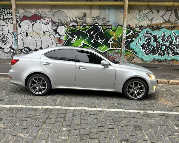 Серый Лексус ИС, объемом двигателя 2.5 л и пробегом 230 тыс. км за 9700 $, фото 3 на Automoto.ua