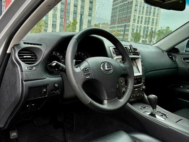 Сірий Лексус ІС, об'ємом двигуна 2.5 л та пробігом 283 тис. км за 8300 $, фото 6 на Automoto.ua