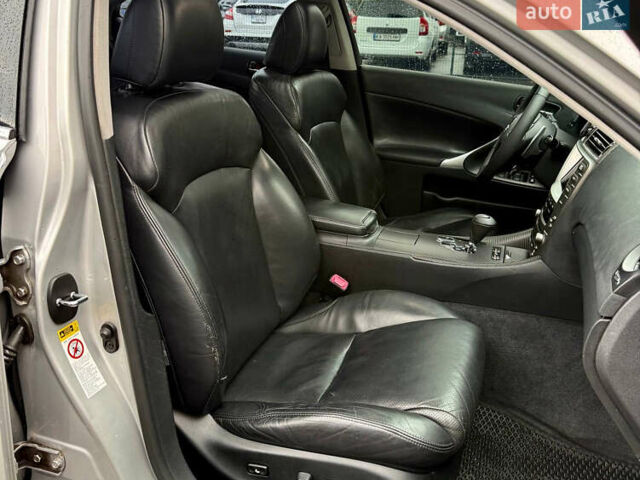 Сірий Лексус ІС, об'ємом двигуна 2.5 л та пробігом 283 тис. км за 8300 $, фото 39 на Automoto.ua