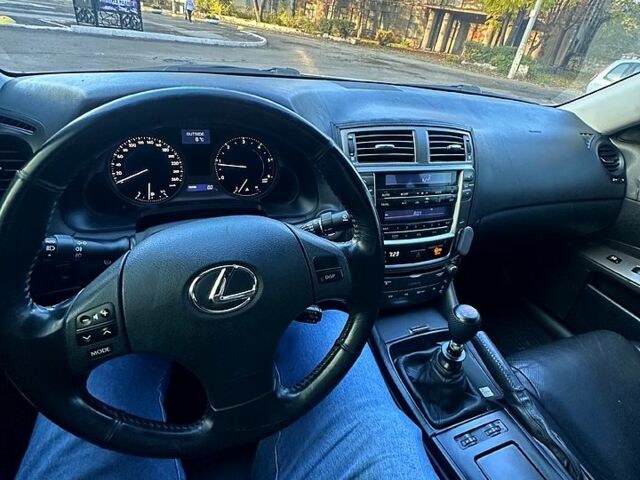 Серый Лексус ИС, объемом двигателя 2.2 л и пробегом 300 тыс. км за 3850 $, фото 12 на Automoto.ua