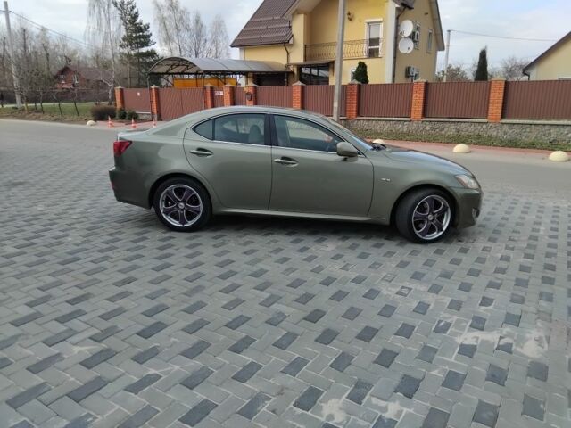 Серый Лексус ИС, объемом двигателя 2.2 л и пробегом 240 тыс. км за 4400 $, фото 1 на Automoto.ua