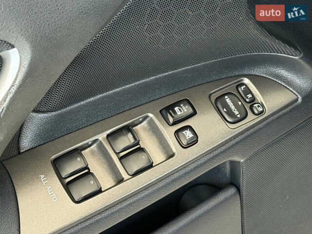 Серый Лексус ИС, объемом двигателя 2.5 л и пробегом 200 тыс. км за 8000 $, фото 23 на Automoto.ua