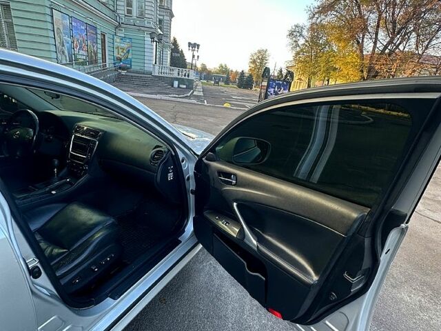 Серый Лексус ИС, объемом двигателя 2.2 л и пробегом 300 тыс. км за 3850 $, фото 5 на Automoto.ua