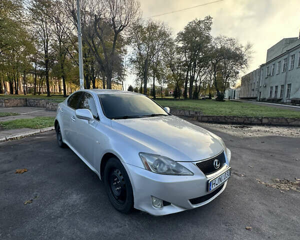 Серый Лексус ИС, объемом двигателя 2.23 л и пробегом 300 тыс. км за 4000 $, фото 2 на Automoto.ua
